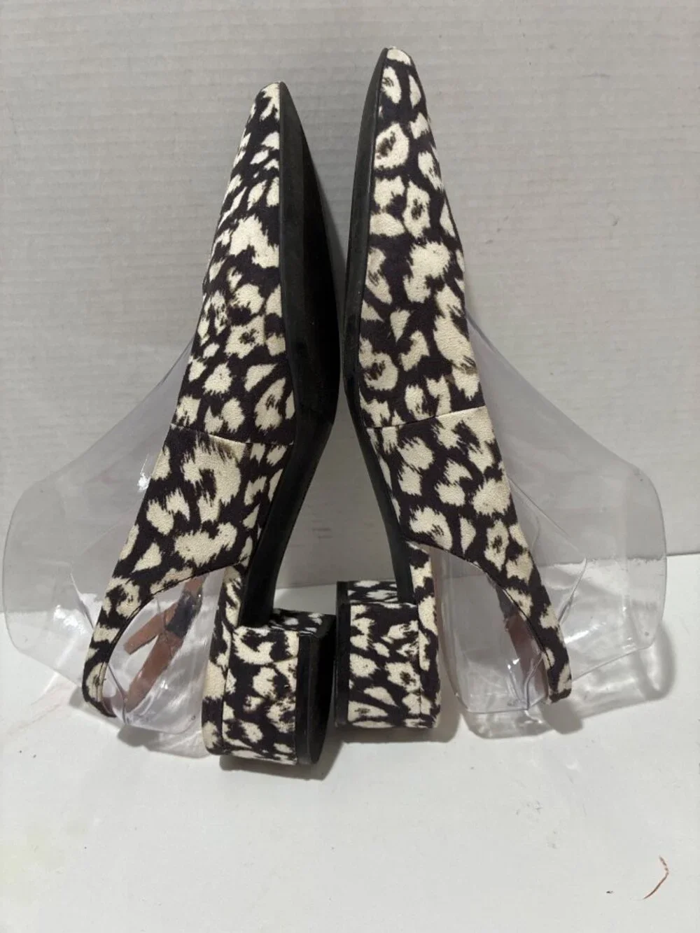 Banana Republic slingback pumps pointed toe low block heel bold cheetah print